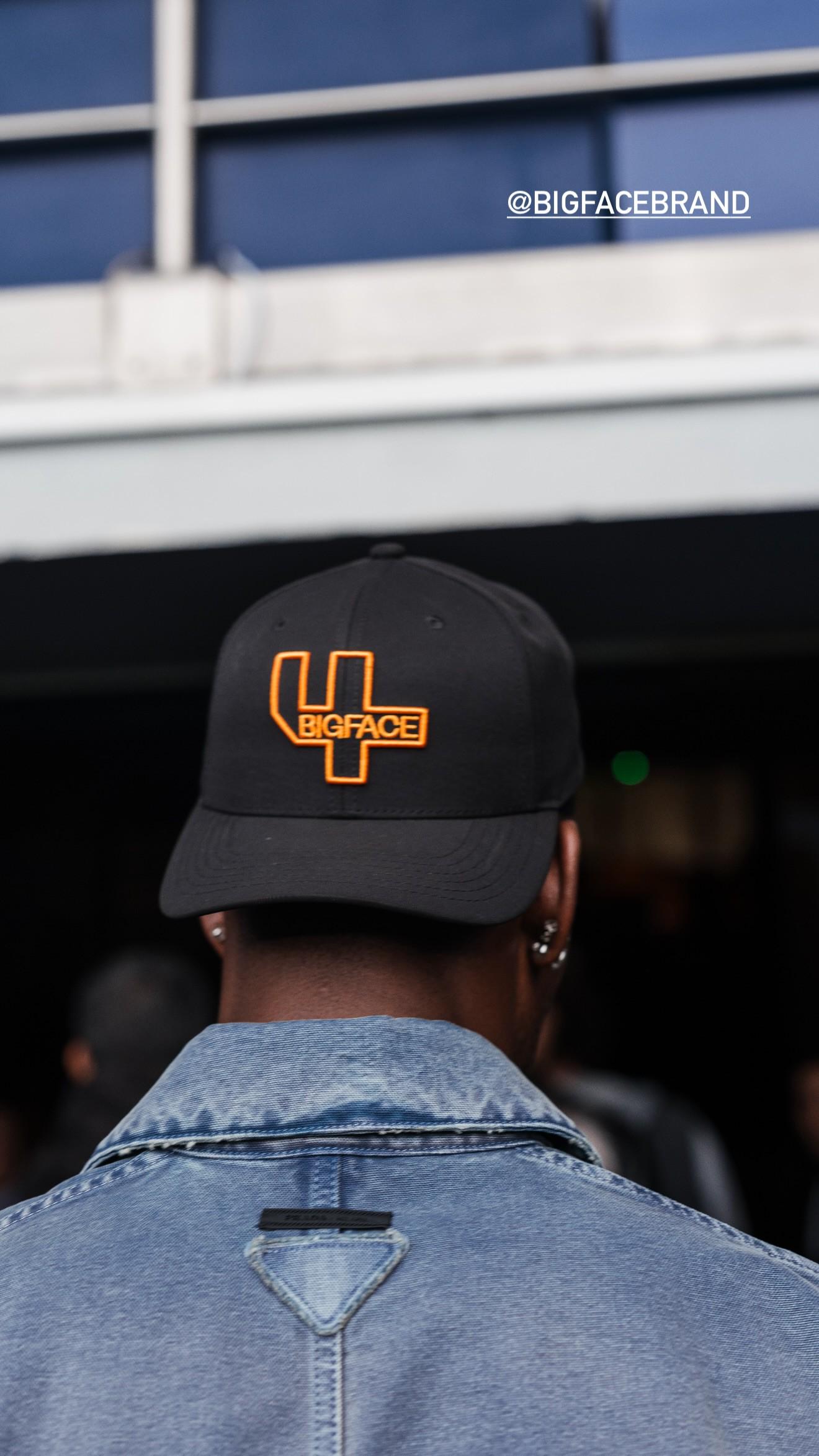 蛋糕上面有, dingy, src