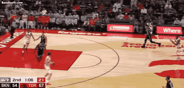 克拉克斯顿, 特打进三分, 小波特无力 克拉克斯顿, 特打进三分, 小波特无力